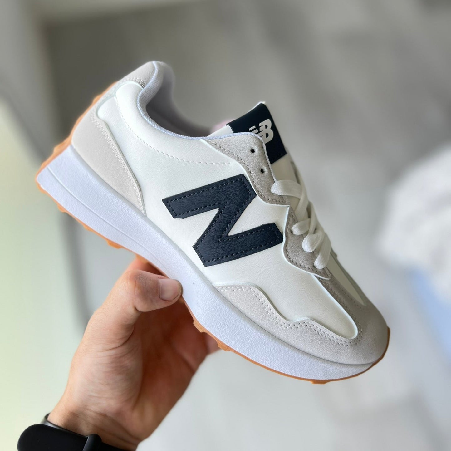 Zapatillas con la N en varios colores - Envío gratis incluido.
