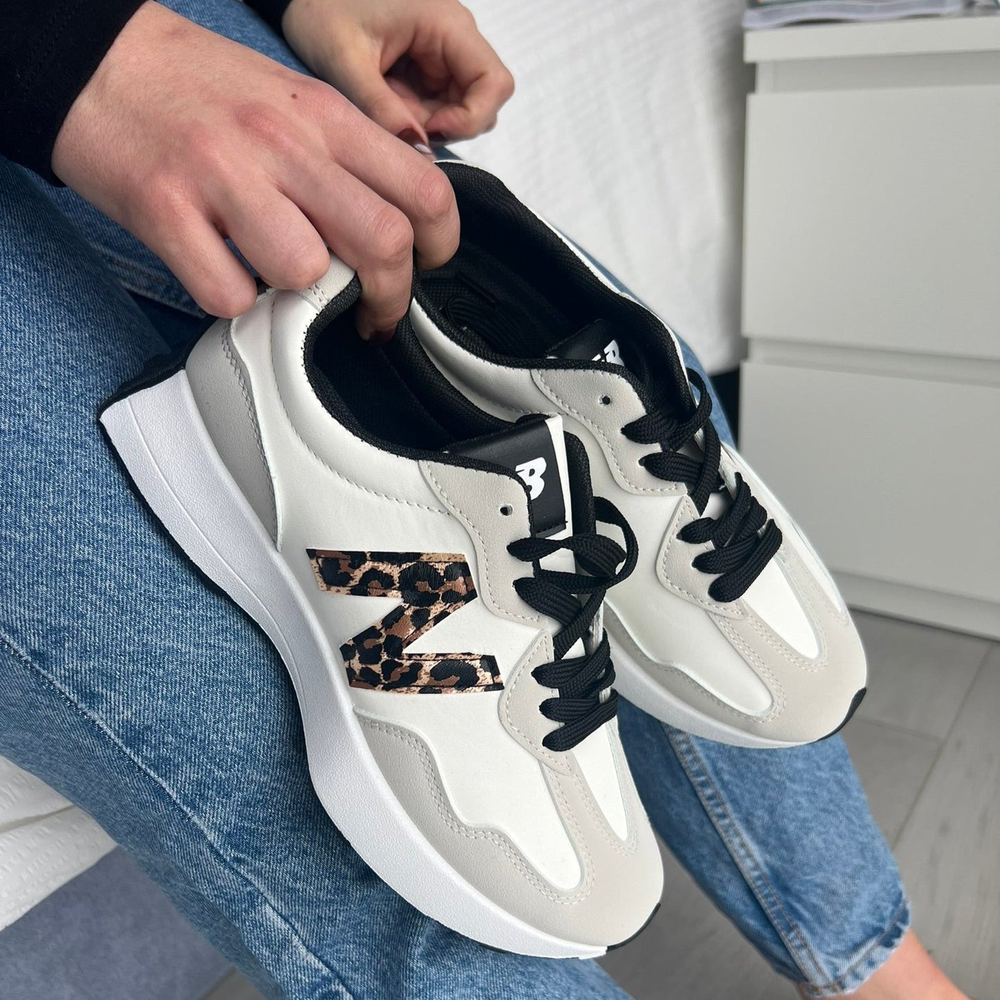 Zapatillas con la N Leopardo