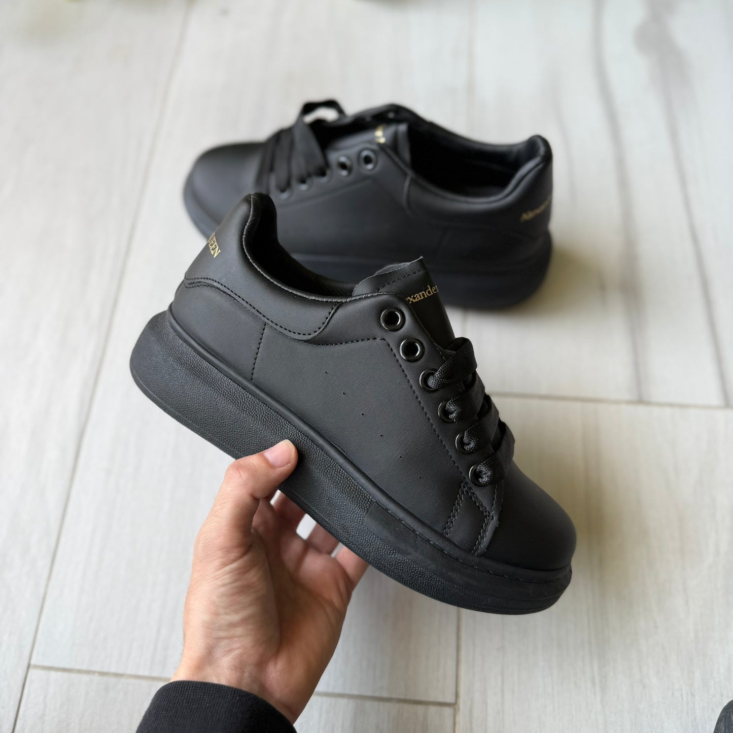 Zapatillas premium Alexander Mc Unisex ( Varios colores)