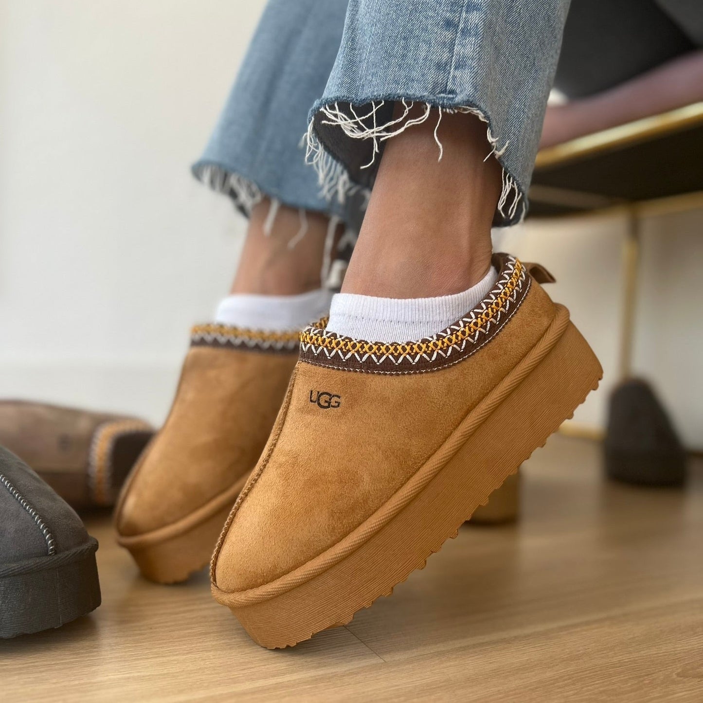 Zuecos tendencia con pelo interior UGG (Varios colores)