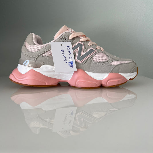 Zapatillas premium modelo 9060 en Rosa con detalles blancos